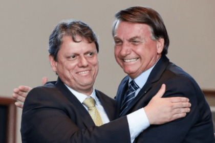 Folha na Política cita pesquisa realizada pela Paraná Pesquisas.