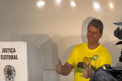 Rede Tv cita pesquisa realizada pela Paraná Pesquisas.