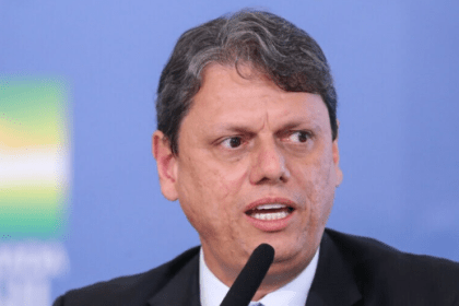 Contra a corrupção cita pesquisa realizada pela Paraná Pesquisas.