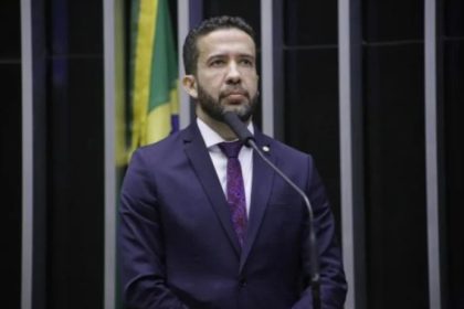 Metrópoles divulga nota de esclarecimento do Instituto Paraná Pesquisas sobre denúncia feita pelo Deputado André Janones no Twitter.