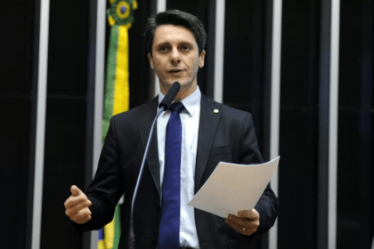 Metrópoles cita pesquisa realizada pela Paraná Pesquisas.
