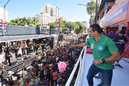 Política Livre cita pesquisa realizada pela Paraná Pesquisas.