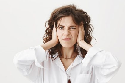 Você fica irritado com o som de alguém que mastiga ao seu lado? Pode ser misofonia; entenda