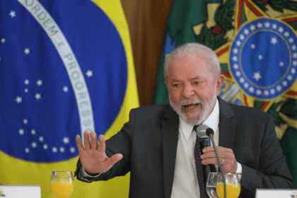 Brasil em Pauta cita pesquisa realizada pela Paraná Pesquisas.