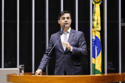 Jornale cita pesquisa realizada pela Paraná Pesquisas.