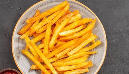Comer batata frita aumenta o risco de desenvolver depressão e ansiedade, sugere estudo