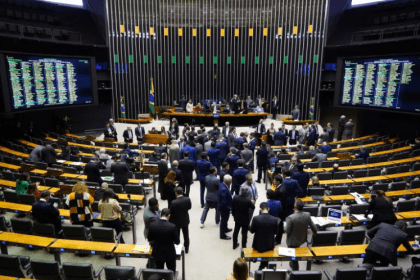 Revista Voto cita pesquisa realizada pela Paraná Pesquisas.
