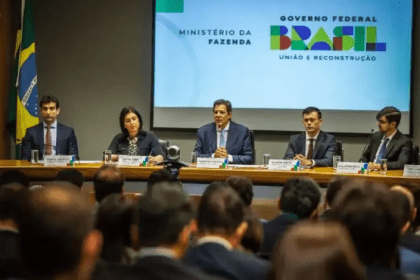 Revista Oeste cita pesquisa realizada pela Paraná Pesquisas.