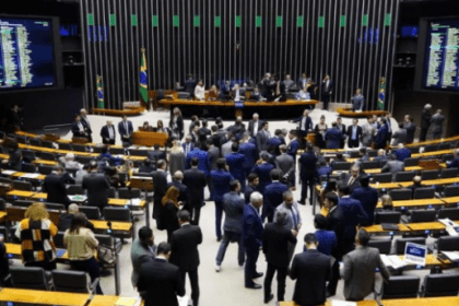 Rádio Guaíba cita pesquisa realizada pela Paraná Pesquisas.