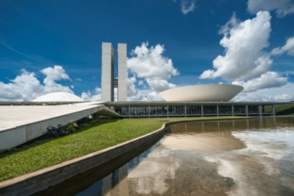 Portal Salvador FM cita pesquisa realizada pela Paraná Pesquisas.