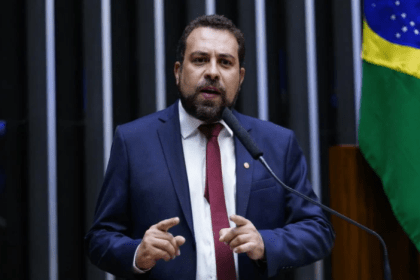 Poder 360 cita pesquisa realizada pela Paraná Pesquisas.