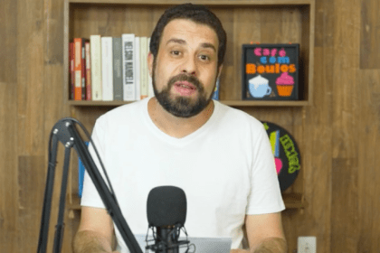 O Cafezinho cita pesquisa realizada pela Paraná Pesquisas.