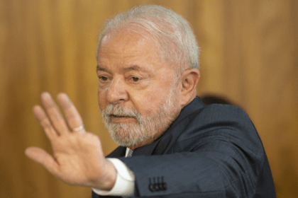 WS Com cita pesquisa realizada pela Paraná Pesquisas.