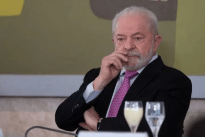 Metrópoles cita pesquisa realizada pela Paraná Pesquisas.