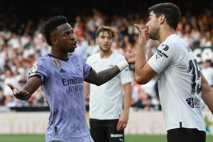 Jornais esportivos na Espanha culpam Vinícius Jr. por caso de racismo