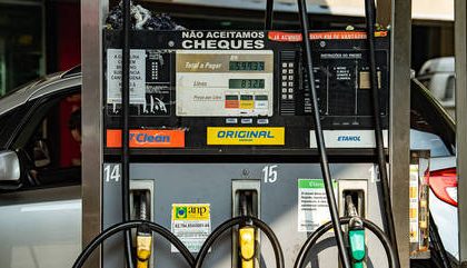Gasolina terá redução de R$ 0,40 por litro nas refinarias a partir de amanhã