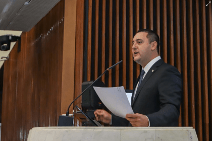 Preto no Branco cita pesquisa realizada pela Paraná Pesquisas.