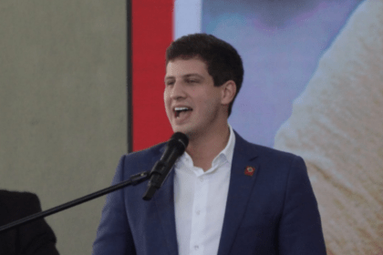 Leia Já cita pesquisa realizada pela Paraná Pesquisas.