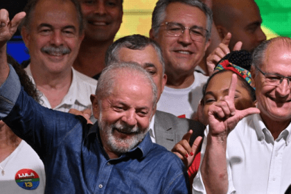 O Povo cita pesquisa realizada pela Paraná Pesquisas.