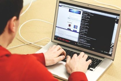 Graças à inteligência artificial, o fim da programação de computadores como a conhecemos já começou