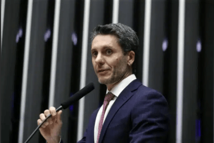Boletim da Liberdade cita pesquisa realizada pela Paraná Pesquisas.