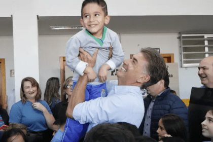 Notícia Plu7 cita pesquisa realizada pela Paraná Pesquisas.