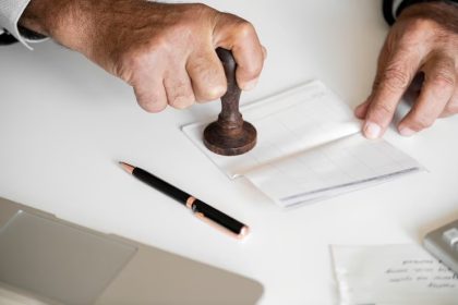 Taxa de pagamento no cartório pode chegar a R$ 58 mil: descubra quem fica com o valor
