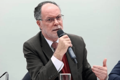 Metrópoles cita pesquisa realizada pela Paraná Pesquisas.