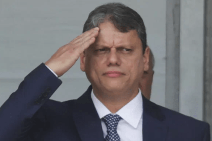 Metrópoles cita pesquisa realizada pela Paraná Pesquisas.