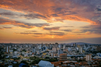 Metrópoles cita pesquisa realizada pela Paraná Pesquisas.