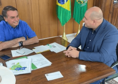 Folha Max cita pesquisa realizada pela Paraná Pesquisas.