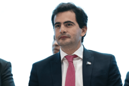 Folha do Estado cita pesquisa realizada pela Paraná Pesquisas.