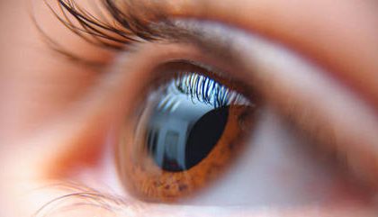 Paciente com ceratocone coça os olhos e perde a visão; entenda o problema ocular 