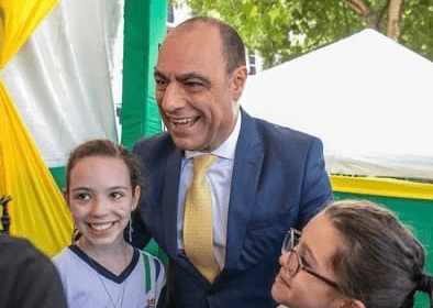 Bastidor Político cita pesquisa realizada pela Paraná Pesquisas.