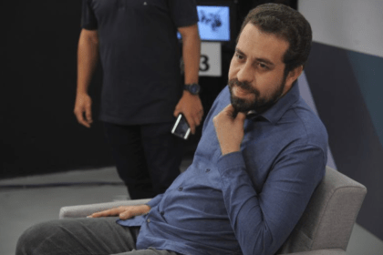 O Cafezinho cita pesquisa realizada pela Paraná Pesquisas.