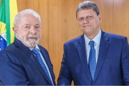 A Redação cita pesquisa realizada pela Paraná Pesquisas.