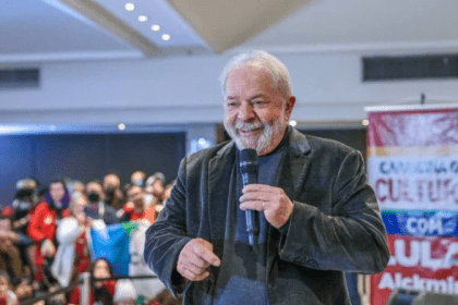 Política ao Vivo cita pesquisa realizada pela Paraná Pesquisas.