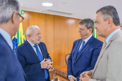 Metrópoles cita pesquisa realizada pela Paraná Pesquisas.