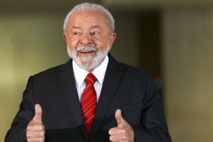 Movimento Econômico cita pesquisa realizada pela Paraná Pesquisas.