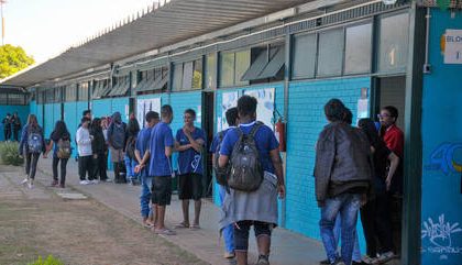 Projeto de reforma do ensino médio prevê volta de disciplinas obrigatórias e carga horária maior