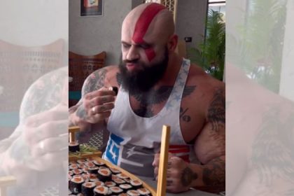 Dieta de fisiculturista mais 'monstruoso' envolve 2,5 kg de carne e centenas de sushis por dia