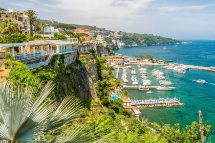 Proibicao Topless Costa Amalfitana Italia1