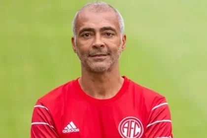 Romário é inscrito e pode voltar a jogar aos 58 anos