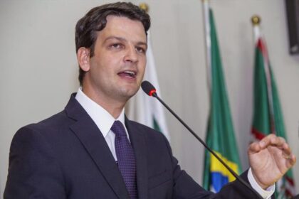 Rádio Band News cita pesquisa realizada pela Paraná Pesquisas em Curitiba.
