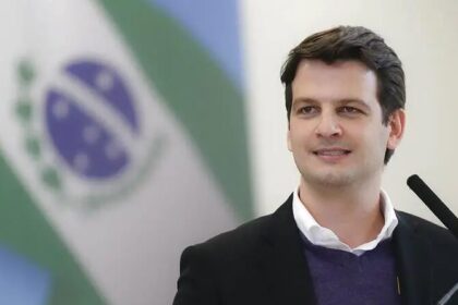 Paraná Portal cita pesquisa realizada pela Paraná Pesquisas em Curitiba.