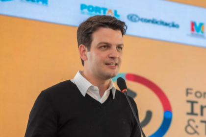 Diário Induscom cita pesquisa realizada pela Paraná Pesquisas em Curitiba.
