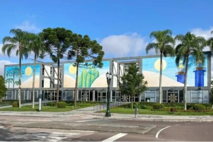 Litorânea FM cita pesquisa realizada pela Paraná Pesquisas em Curitiba.
