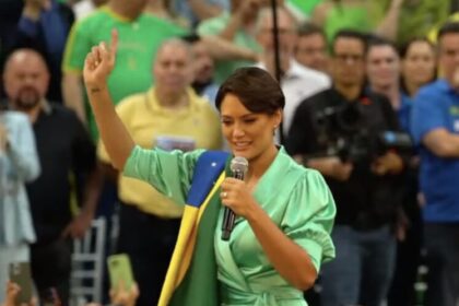 Hora Brasília cita pesquisa realizada pela Paraná Pesquisas.