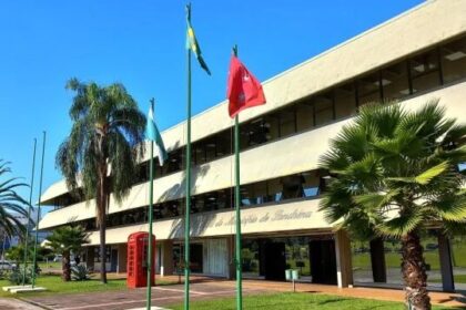 40 Graus cita pesquisa realizada pela Paraná Pesquisas em Londrina.