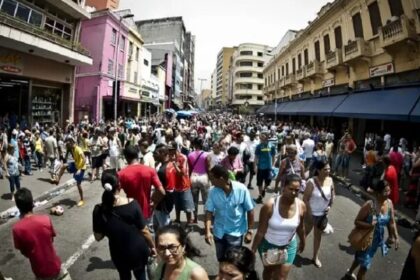 Band cita pesquisa realizada pela Paraná Pesquisas.